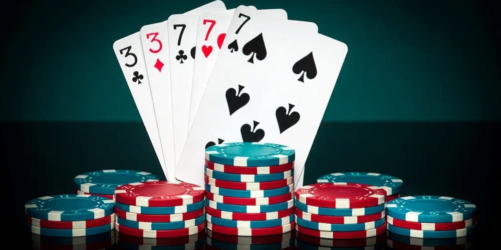 How to play poker tournaments? 8 tips from experts